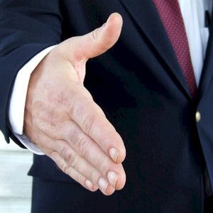 Kirurgit suhtautuvat myönteisimmin lääketeollisuuden markkinointiin