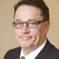 Terveydenhuoltoa ei voi johtaa kuin tehtaita