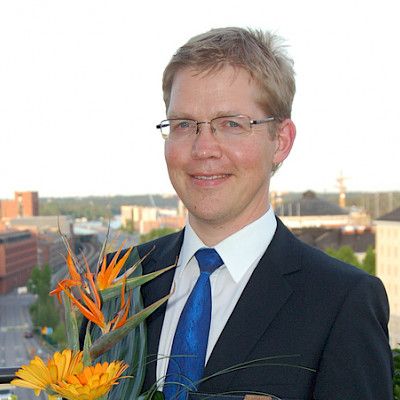 Lääkärilehti palkitsi vuoden parhaan väitöskirjan ja kirjoituksen