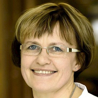 Omalääkäri lähellä potilaan arkea