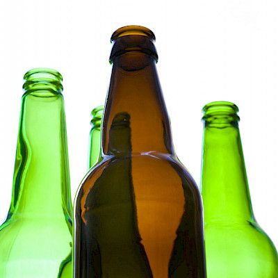 Myös sosiaalisen median alkoholimainontaa halutaan suitsia