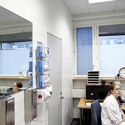 Nuori lääkäri haluaa keskustelevan esimiehen