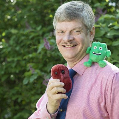 Lääkärilehti palkitsi Pentti Huovisen vuoden kirjoituksesta