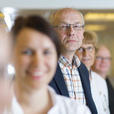 Moderni johtaja  kuuluu apuhenkilöstöön